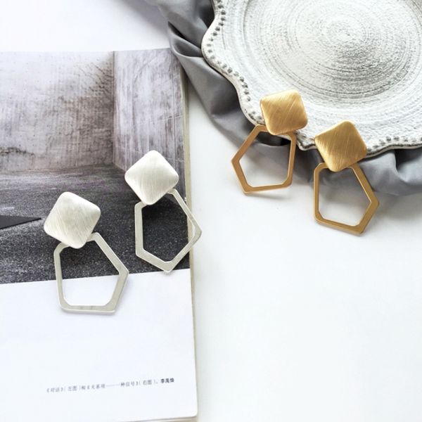 exaggerated large matte gold silver geometric clip on earrings without piercing for women party ear clips jewelry gift
exaggerated large matte gold silver geometric clip on earrings without piercing for women party ear clips jewelry gift