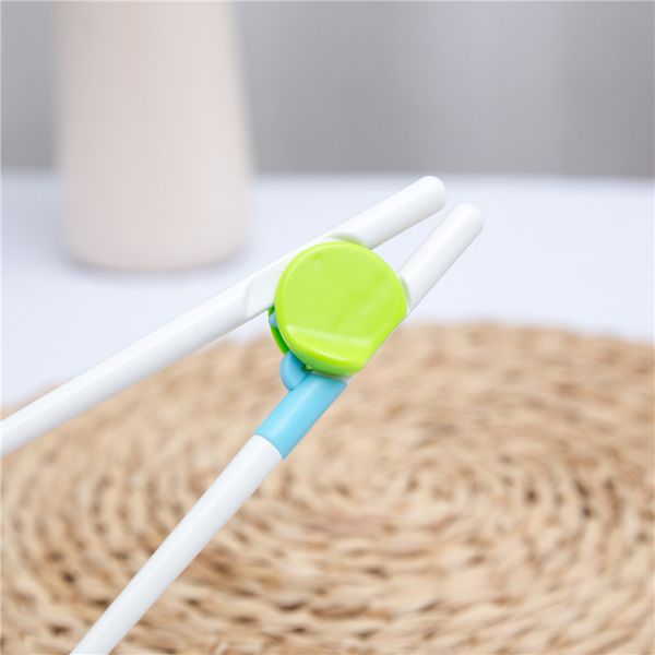 fashion kids training chopsticks children 1 pair children helper cheater toy learning reuseable
fashion kids training chopsticks children 1 pair children helper cheater toy learning reuseable