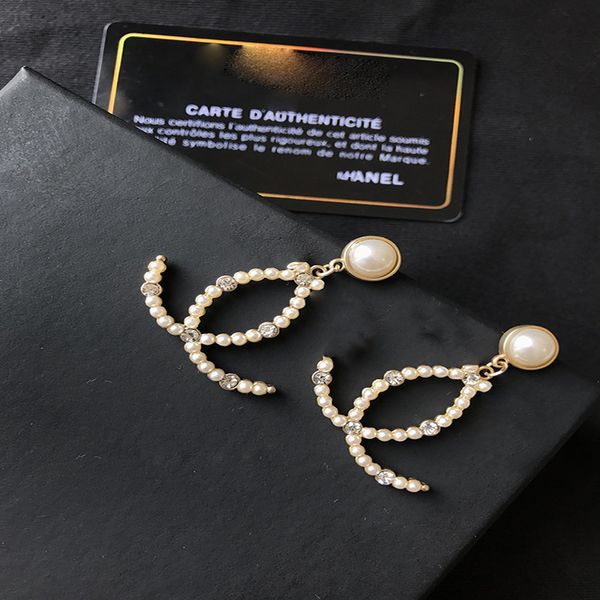 2020 new trend earrings high-grade row drilling letter c earrings women's retro fashion refined temperament metal earrings#002, Golden;silver
2020 new trend earrings high-grade row drilling letter c earrings women's retro fashion refined temperament metal earrings#002, Golden;silver