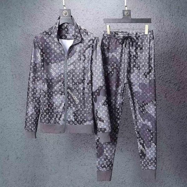 2020 brand sporting suit men warm hooded tracksuit track men's sweat suits set letter print large size -3xl sweatsuit male sets, Gray 
2020 brand sporting suit men warm hooded tracksuit track men's sweat suits set letter print large size -3xl sweatsuit male sets, Gray