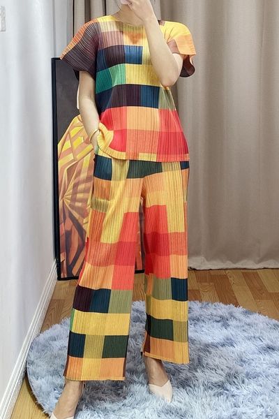 selling miyake fold fashion o-neck short sleeve t-shirt wide-legged pants multicolor plaid two-piece suit in stock, White
selling miyake fold fashion o-neck short sleeve t-shirt wide-legged pants multicolor plaid two-piece suit in stock, White