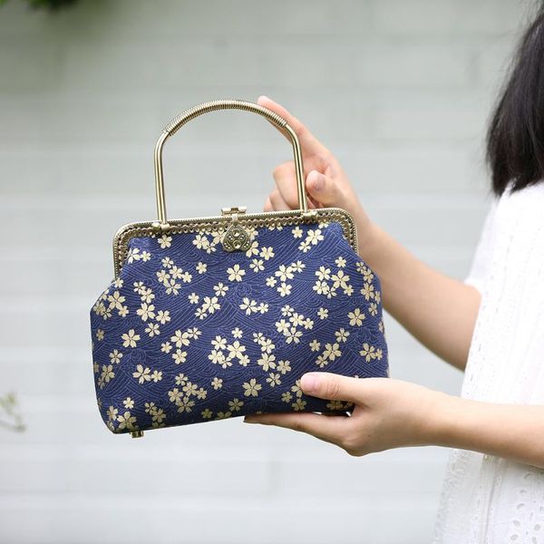 chinese style handmade retro bag handbag special banquet ladies bag ancient style ink painting
chinese style handmade retro bag handbag special banquet ladies bag ancient style ink painting