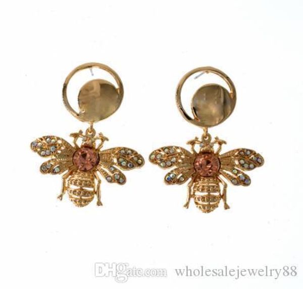 eur мода насекомых bee мотаться серьги сияющий cubic кристалл eardrop gold tone уха шпильки для женщин девушка свадебные украшения аксессуар, Golden;silver
eur мода насекомых bee мотаться серьги сияющий cubic кристалл eardrop gold tone уха шпильки для женщин девушка свадебные украшения аксессуар, Golden;silver