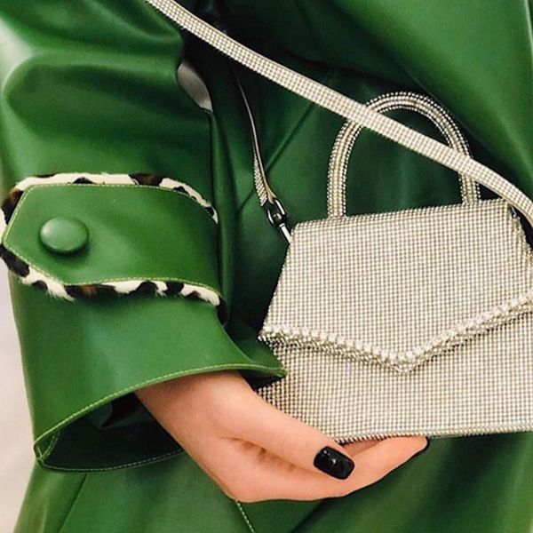 silver flash diamond trapezoidal portable diagonal handbags 2020 new full rhinestone lady wedding evening bag spark metal bead
silver flash diamond trapezoidal portable diagonal handbags 2020 new full rhinestone lady wedding evening bag spark metal bead