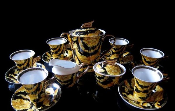 luxury drinkware 19 pcs european ceramic tea set bone china coffee set coffee pot coffee jug cup saucer set 
luxury drinkware 19 pcs european ceramic tea set bone china coffee set coffee pot coffee jug cup saucer set