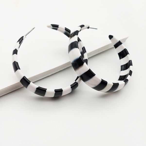 ujbox 2019 exaggerated black & white striped acetate earrings women party fashion acrylic resin acetic acid hoop earrings, Golden;silver
ujbox 2019 exaggerated black & white striped acetate earrings women party fashion acrylic resin acetic acid hoop earrings, Golden;silver