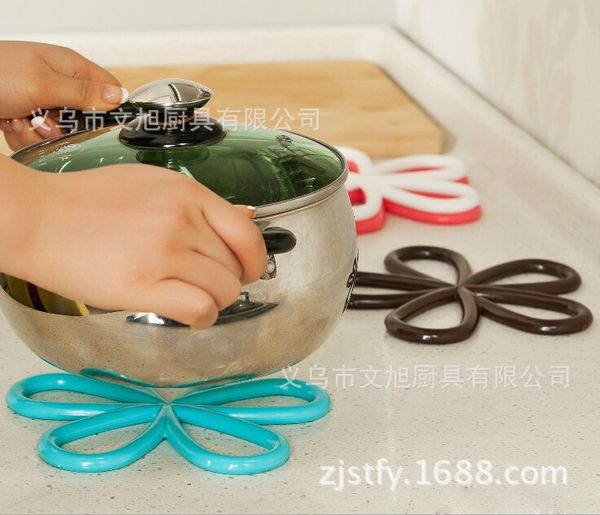 spot supplies plum blossom form defence burn heat insulation pad non-slip table pvc wok stand kitchen mat disc pad
spot supplies plum blossom form defence burn heat insulation pad non-slip table pvc wok stand kitchen mat disc pad
