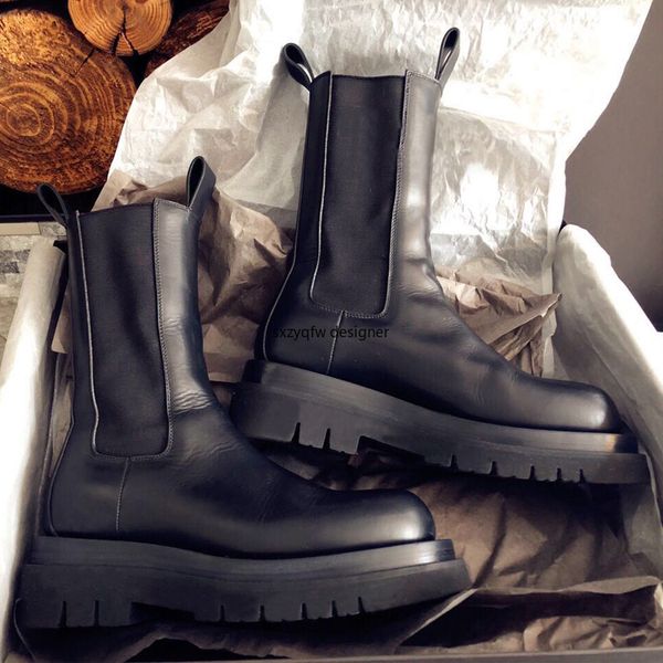 real leather winter warm thick bottom platfrom women boots women slip on gladiator boots knitted stitching short, Black
real leather winter warm thick bottom platfrom women boots women slip on gladiator boots knitted stitching short, Black