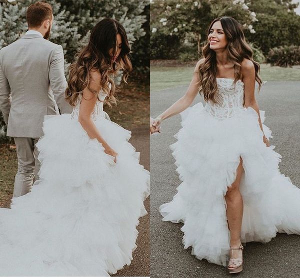 2020 strapless short ball gown wedding dresses high low ruffles skirt beach country bridal gown lace backless vestidos de novia al5929, White
2020 strapless short ball gown wedding dresses high low ruffles skirt beach country bridal gown lace backless vestidos de novia al5929, White