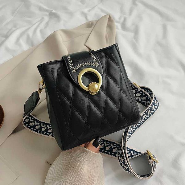 luxury women's bag women bags for women embroidery thread shoulder bag 2020 sac main bolsas de mujer
luxury women's bag women bags for women embroidery thread shoulder bag 2020 sac main bolsas de mujer
