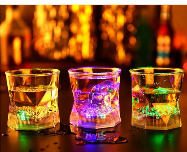 led luminous wine glass, handle coke glass, water induction water cube mug, bright water color changing cup, creative river cup
led luminous wine glass, handle coke glass, water induction water cube mug, bright water color changing cup, creative river cup