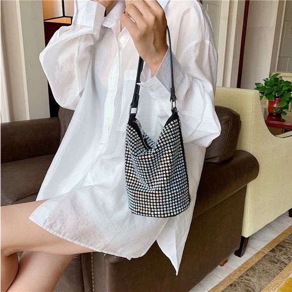 2020 new decorative sequins shoulder bag women's casual fashion korean chain portable bucket bag solid color crossbody
2020 new decorative sequins shoulder bag women's casual fashion korean chain portable bucket bag solid color crossbody