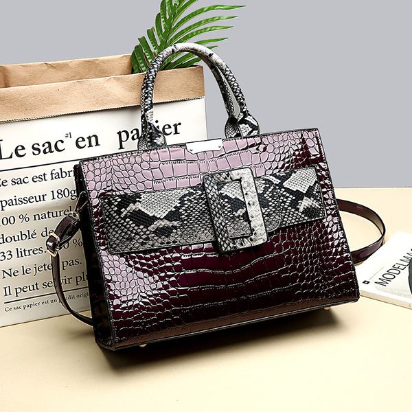 2020 new snake pattern ladies bright bread bag fashion shoulder slung handbag
2020 new snake pattern ladies bright bread bag fashion shoulder slung handbag
