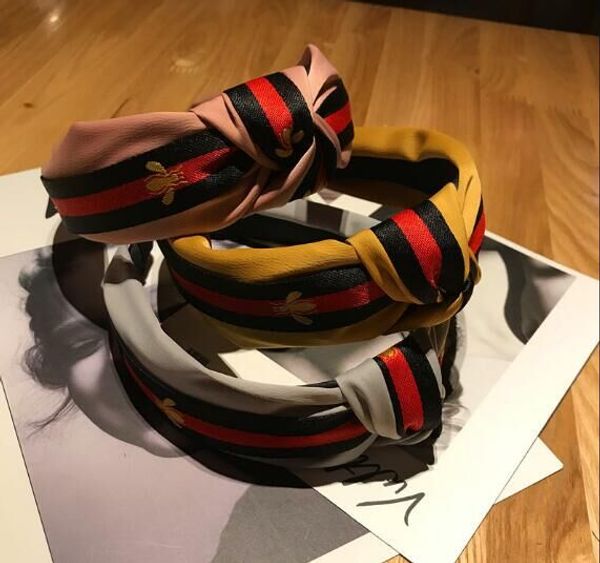 fashion sports hair accessories women's knotted headband stripe hair band bee wide side hairpin face hoop headband headwear girl, Black;brown 
fashion sports hair accessories women's knotted headband stripe hair band bee wide side hairpin face hoop headband headwear girl, Black;brown