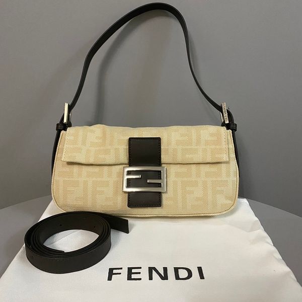 2020 new women baguette mini bag luxury designer handbag leather chains fashionable wild women shoulder crossbody bag 
2020 new women baguette mini bag luxury designer handbag leather chains fashionable wild women shoulder crossbody bag