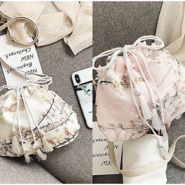 2020 chinese style small hand shoulder oblique cross fairy lotus han clothing all-match printed handbag shoulder bag
2020 chinese style small hand shoulder oblique cross fairy lotus han clothing all-match printed handbag shoulder bag