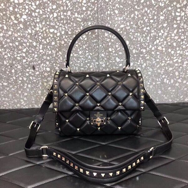 women's leather bag, hand bag, diagonal travel, wrist travel, one bag. model: v018b dimensions: 25*10*18cm
women's leather bag, hand bag, diagonal travel, wrist travel, one bag. model: v018b dimensions: 25*10*18cm