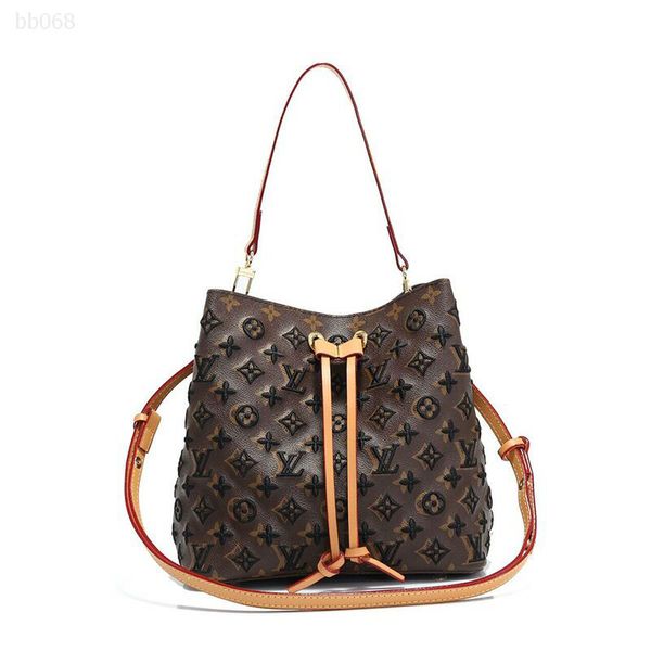 european and american high grade new 2019 light luxury retro wild women's bag shoulder slung large capacity leather bucket bag
european and american high grade new 2019 light luxury retro wild women's bag shoulder slung large capacity leather bucket bag