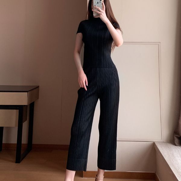 black set women summer 2020 new elastic miyake pleated round neck short sleeved t-shirt + ankle length straight pants suit, White
black set women summer 2020 new elastic miyake pleated round neck short sleeved t-shirt + ankle length straight pants suit, White