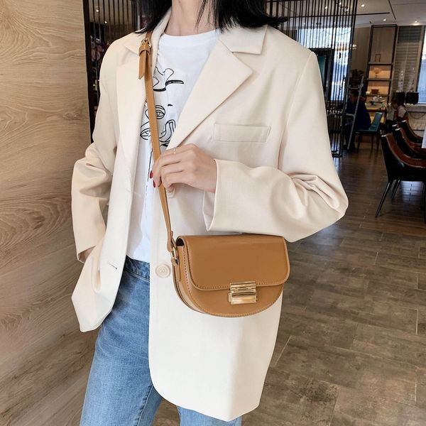 spring 2020 new ladies saddle bag solid color casual korean fashion shoulder messenger bag women
spring 2020 new ladies saddle bag solid color casual korean fashion shoulder messenger bag women