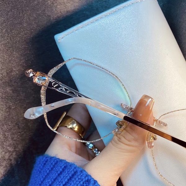 frameless pearl plain and cut-edge beauty makeup anti-blue light glasses plate foot pearl flash glasses frame ladies, Silver
frameless pearl plain and cut-edge beauty makeup anti-blue light glasses plate foot pearl flash glasses frame ladies, Silver