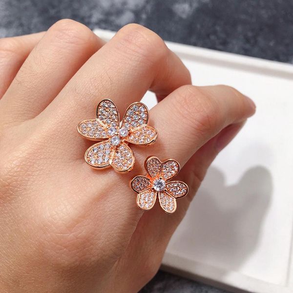 Designer Jewelry Luxury Diamond rings Women Frivole 14k Gold rings Flower Design Woman engagement rings Fine Jewelry
Designer Jewelry Luxury Diamond rings Women Frivole 14k Gold rings Flower Design Woman engagement rings Fine Jewelry