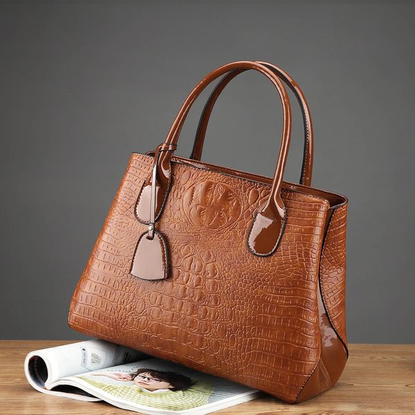 2019 women's bag classic crocodile pattern handbag large capacity shoulder messenger bag
2019 women's bag classic crocodile pattern handbag large capacity shoulder messenger bag
