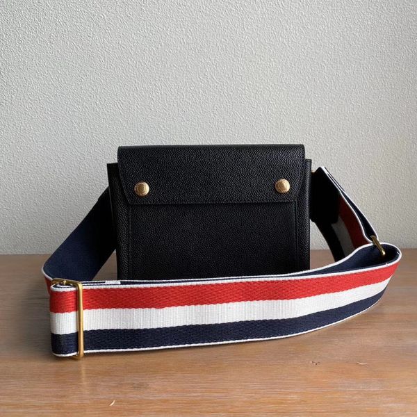 classic lady's handbag 7a high-end custom quality handbag fashion business casual style metal accessories with long shoulder strap
classic lady's handbag 7a high-end custom quality handbag fashion business casual style metal accessories with long shoulder strap