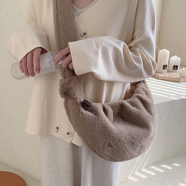 2019 autumn winter new plush dumplings bag fashion simple shoulder chest bag female solid color retro style messenger bags
2019 autumn winter new plush dumplings bag fashion simple shoulder chest bag female solid color retro style messenger bags