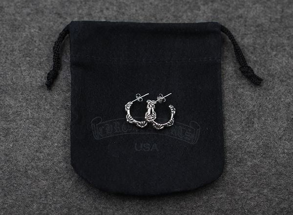s925 sterling silver earrings personality retro minimalist classic half circle punk fashion style to send a gift of lover 2020, Golden;silver
s925 sterling silver earrings personality retro minimalist classic half circle punk fashion style to send a gift of lover 2020, Golden;silver