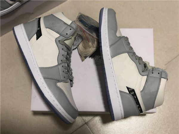wholesale with box 2020 new white grey i 1s men women high basketball shoes outdoor trainers size 36-45 
wholesale with box 2020 new white grey i 1s men women high basketball shoes outdoor trainers size 36-45