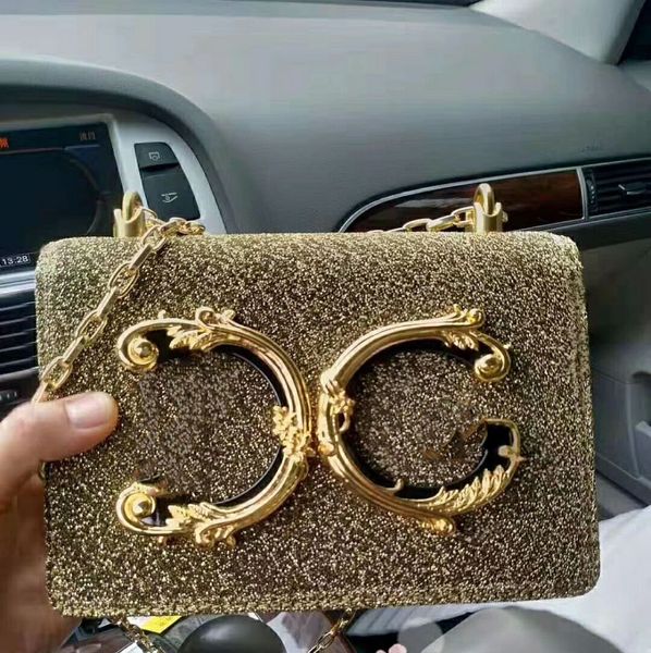 New model European style luxury Classic women's fashion bag party bag Metallic feel made of leather color gold Letter decoration
New model European style luxury Classic women's fashion bag party bag Metallic feel made of leather color gold Letter decoration