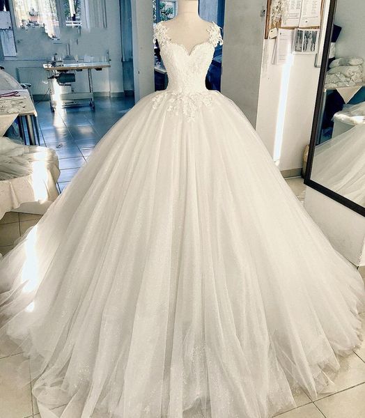 stunning lace appliques wedding dresses ball gown with spaghetti straps tulle sequined fabric lace up back vestidos de novia plus size, White
stunning lace appliques wedding dresses ball gown with spaghetti straps tulle sequined fabric lace up back vestidos de novia plus size, White