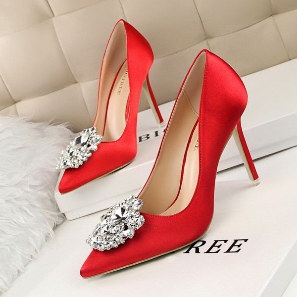 2019 champagne satin high heels new rhinestone wedding shoes red bridal socialite banquet pointed fine heel shoes ribbon dress shoes, Black
2019 champagne satin high heels new rhinestone wedding shoes red bridal socialite banquet pointed fine heel shoes ribbon dress shoes, Black
