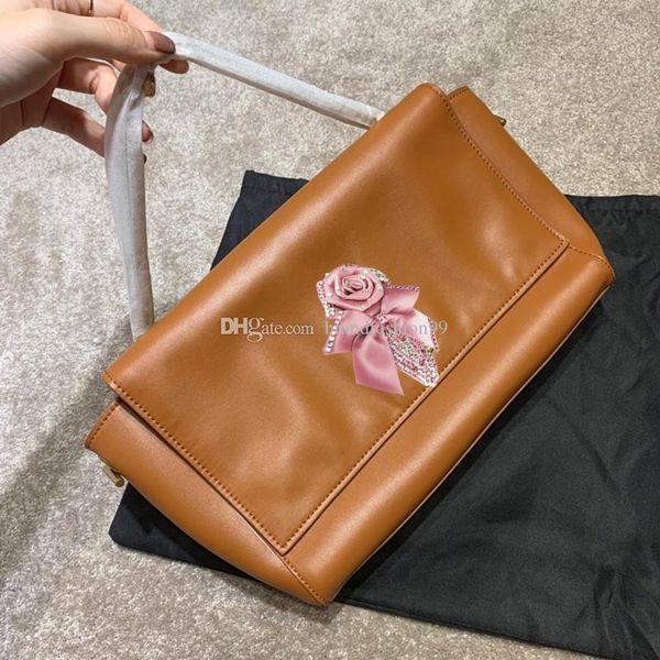 2019 fashion lady classic yl design leather reversible handbag chain bag large capacity totes shoulder crossbody bag 
2019 fashion lady classic yl design leather reversible handbag chain bag large capacity totes shoulder crossbody bag