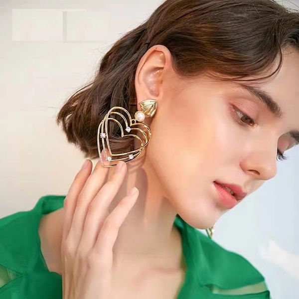 rongho metal hollow heart earrings for women vintage jewelry 2019 crystal heart stud earring femme brincos chunky bijoux, Golden;silver
rongho metal hollow heart earrings for women vintage jewelry 2019 crystal heart stud earring femme brincos chunky bijoux, Golden;silver