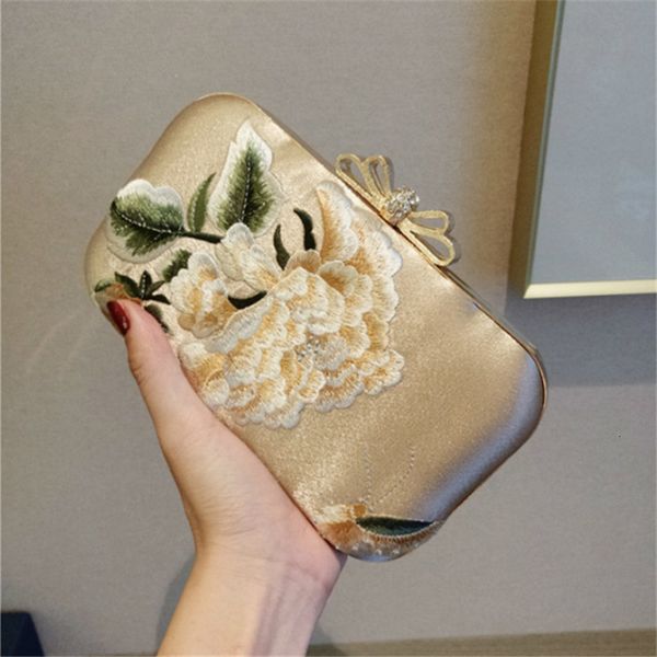 casual fashion banquet tote mini classic evening bag woman lady of quality dinner packet peony package single shoulder appliques
casual fashion banquet tote mini classic evening bag woman lady of quality dinner packet peony package single shoulder appliques