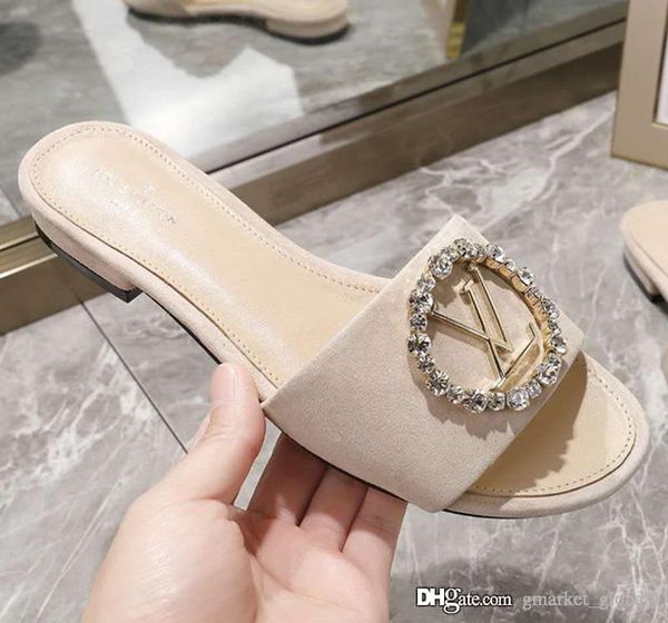 Новые Женские MADELEINE FLAT MULE Роскошные дизайнерские туфли 1A4V5I Женские сандалии Мода
Новые Женские MADELEINE FLAT MULE Роскошные дизайнерские туфли 1A4V5I Женские сандалии Мода