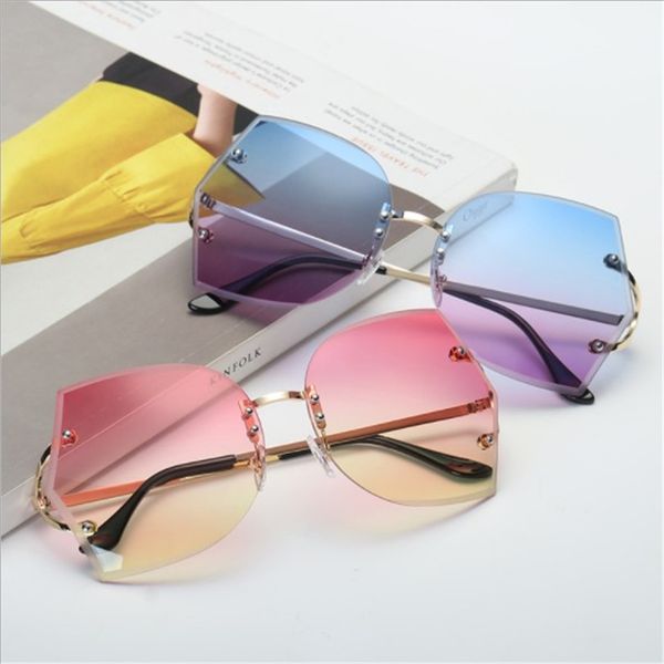 2018 retro sunglasses women men mirror ab261 trimming irregular sunglasses personality fashion dazzling ocean film, White;black
2018 retro sunglasses women men mirror ab261 trimming irregular sunglasses personality fashion dazzling ocean film, White;black
