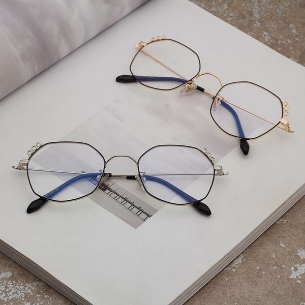 wholesale-new simple multi-purpose anti-blue light eyeglass frame wholesale full-frame fashion flat irregular myopia sunglasses frame, Silver
wholesale-new simple multi-purpose anti-blue light eyeglass frame wholesale full-frame fashion flat irregular myopia sunglasses frame, Silver