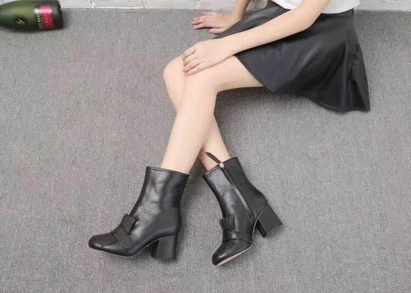 women martin ankle boots in black chunky heel platform knight motorcycle cow leather designer winter boots size 34-401
women martin ankle boots in black chunky heel platform knight motorcycle cow leather designer winter boots size 34-401