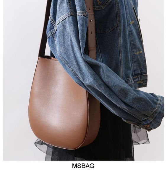 cow leather handbag 2020 new casual bucket bag shoulder diagonal fashion luxury handbags women bags designer
cow leather handbag 2020 new casual bucket bag shoulder diagonal fashion luxury handbags women bags designer