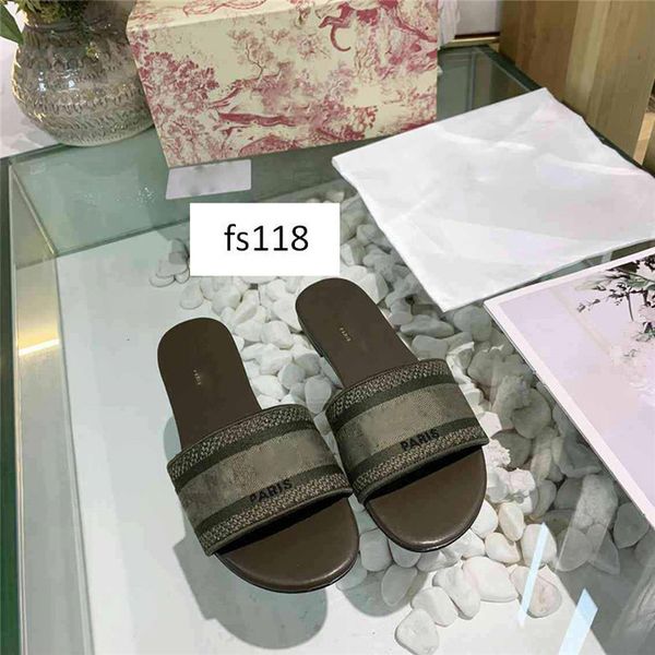 high-quality dazzle flowers women sandals designer slippers embroidery sandal floral brocade slipper causal slipper 3, Black
high-quality dazzle flowers women sandals designer slippers embroidery sandal floral brocade slipper causal slipper 3, Black