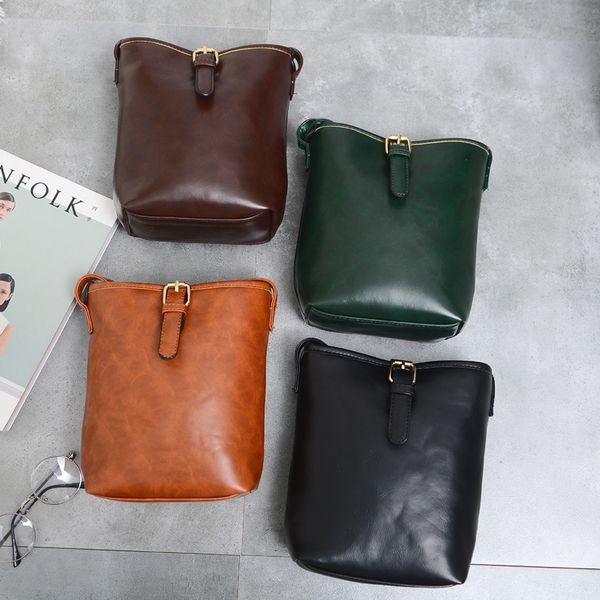 2020 new solid color large capacity pu shoulder bag small square bag messenger retro bucket female
2020 new solid color large capacity pu shoulder bag small square bag messenger retro bucket female