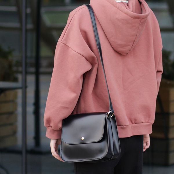 the fashion trend of the new simple pu leather women's bag pure color single shoulder bag retro large capacity oblique
the fashion trend of the new simple pu leather women's bag pure color single shoulder bag retro large capacity oblique
