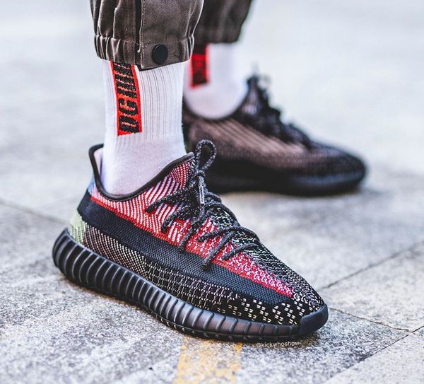 2020 new des chaussures yechiel men women running shoes kanye v2 west statics 3m reflective zebra sesame sports designer sneakers
2020 new des chaussures yechiel men women running shoes kanye v2 west statics 3m reflective zebra sesame sports designer sneakers