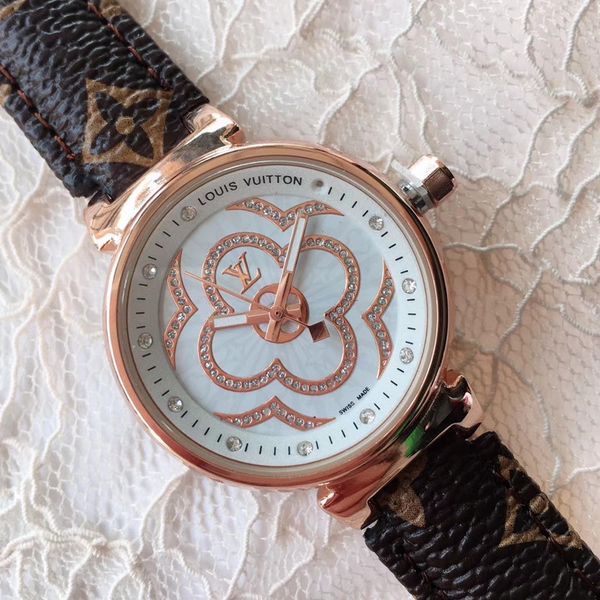 Модные Роскошные дизайнерские женские часы Lady Diamond Watch 32 мм женские платья Кварцевые наручные часы кожаные часы montre femme Hot Sale
Модные Роскошные дизайнерские женские часы Lady Diamond Watch 32 мм женские платья Кварцевые наручные часы кожаные часы montre femme Hot Sale