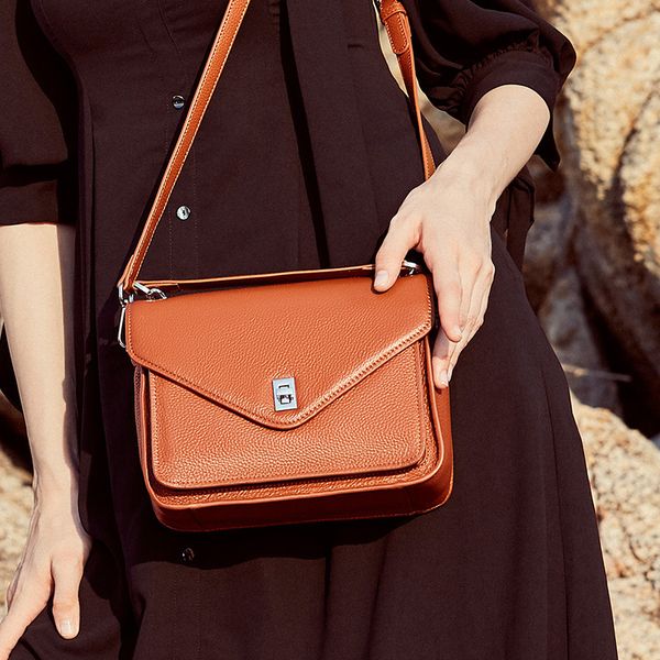 cross-body small square bag women's new fashion retro hand carrying a shoulder bag korean version of the postman joker
cross-body small square bag women's new fashion retro hand carrying a shoulder bag korean version of the postman joker