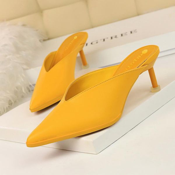 slippers 2021 korean version of the day-to-day lazy baotou drag v port hollow tip comfort wild fine high-heeled, Black
slippers 2021 korean version of the day-to-day lazy baotou drag v port hollow tip comfort wild fine high-heeled, Black