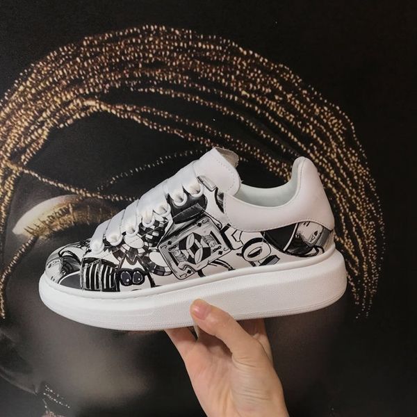 oil-painting style lace-up shoes, thick sole, round-headed leather, men's and women's leisure shoes, sports shoes, of freight, Black
oil-painting style lace-up shoes, thick sole, round-headed leather, men's and women's leisure shoes, sports shoes, of freight, Black